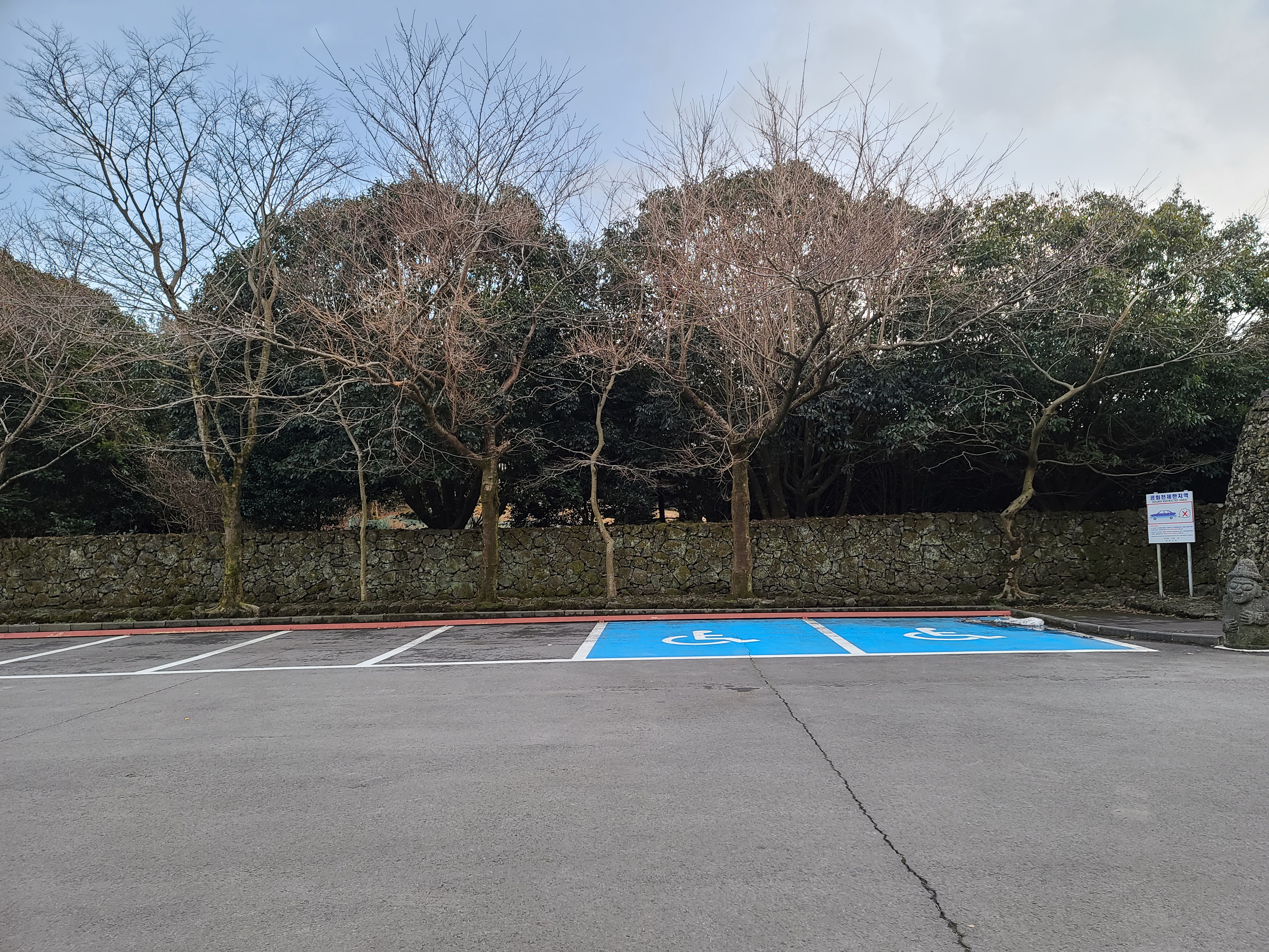 1-1.주차장.jpg